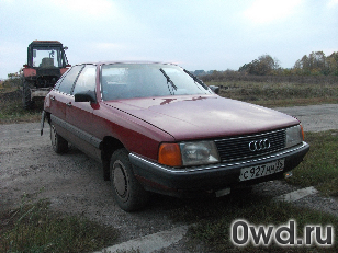 Битый автомобиль Audi 100